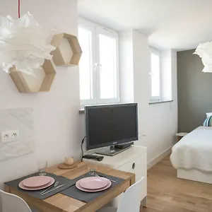Willow Pillow Nowowiejska Apartment Warsaw